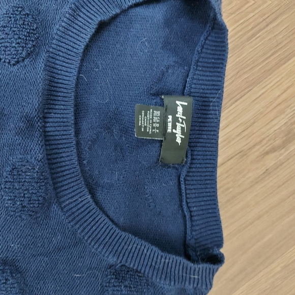 Lord & Taylor sweater 3/$15 - Picture 3 of 4